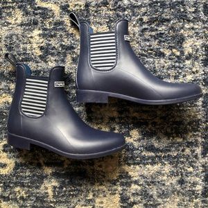 Cute Nautica rain boots